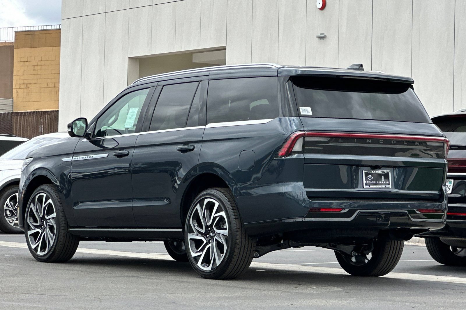 New 2026 Lincoln Navigator Reserve AWD/4WD image 5