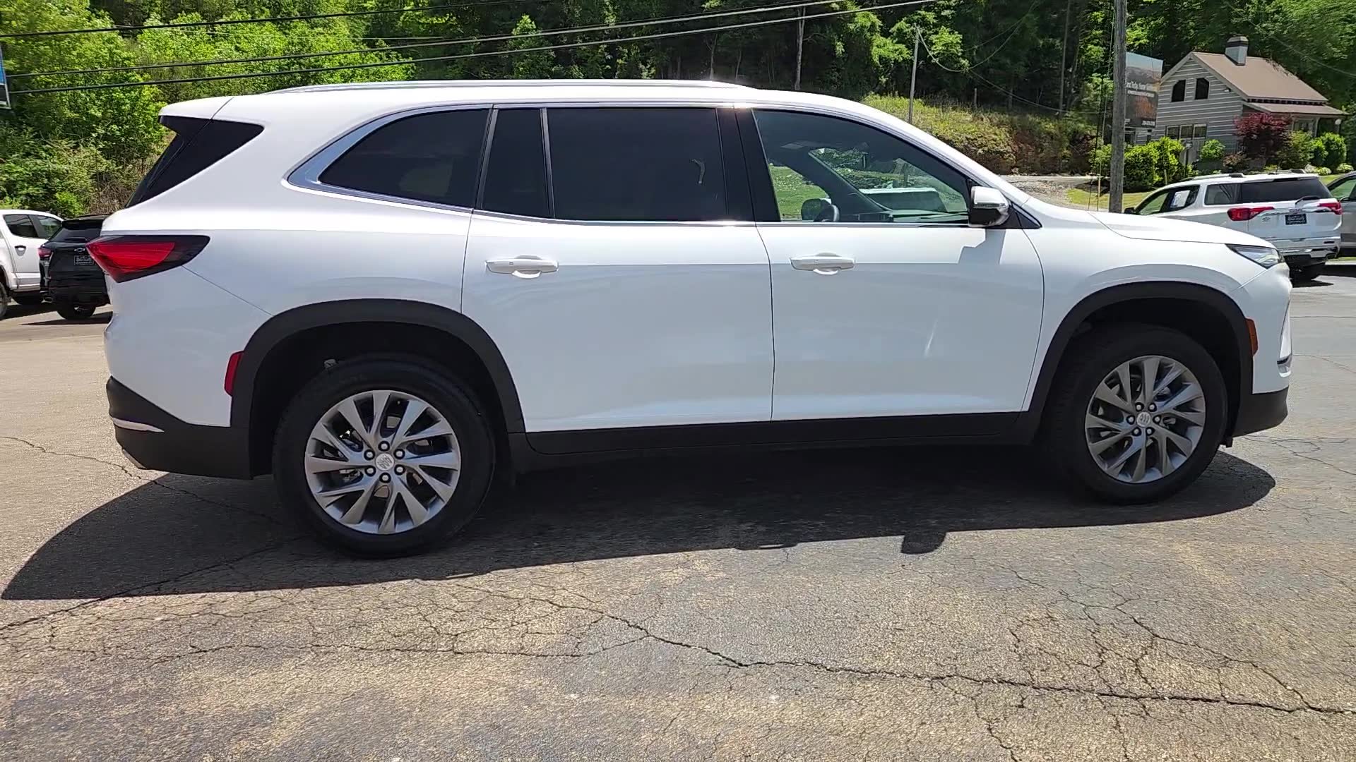 Used 2025 Buick Enclave Preferred FWD image 17