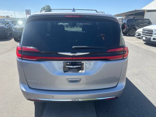 Used 2021 Chrysler Pacifica Touring-L FWD image 4
