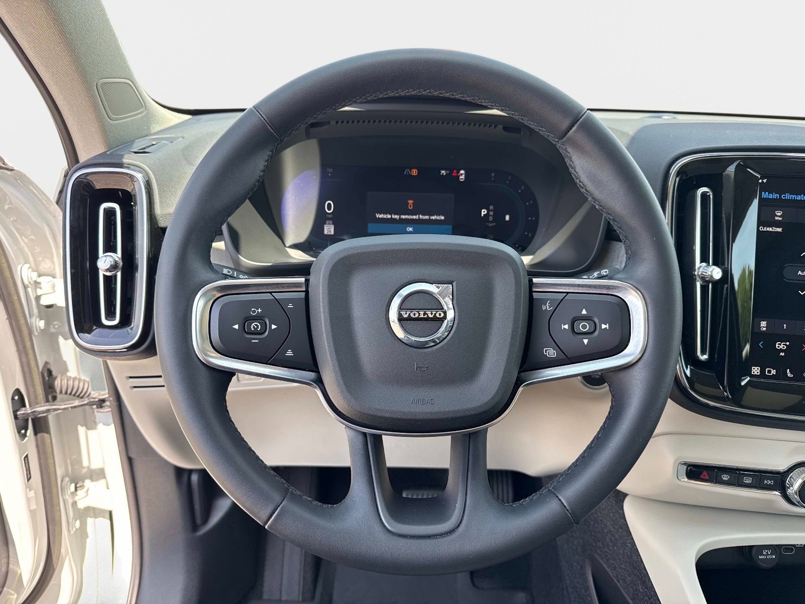 Used 2023 Volvo XC40 B4 Plus w/ Protection Package Premier FWD image 28