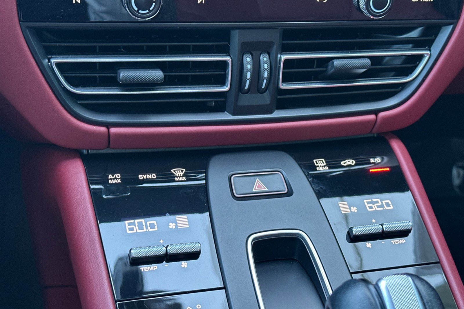 Certified 2022 Porsche Macan image 21