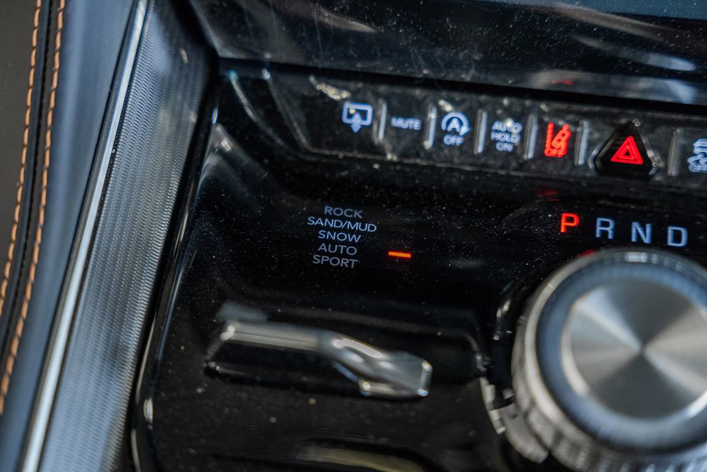 New 2024 Jeep Grand Wagoneer Series III w/ HD Trailer Tow Package image 27