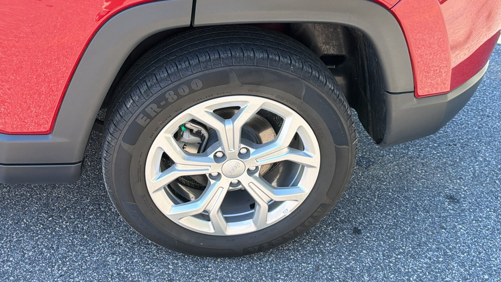 Used 2024 Jeep Compass Latitude AWD/4WD image 12