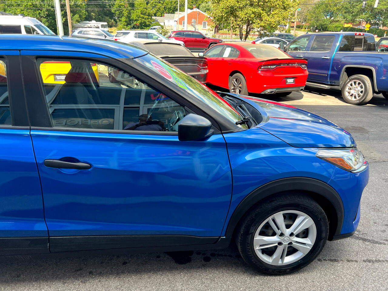 Used 2021 Nissan Kicks S image 8