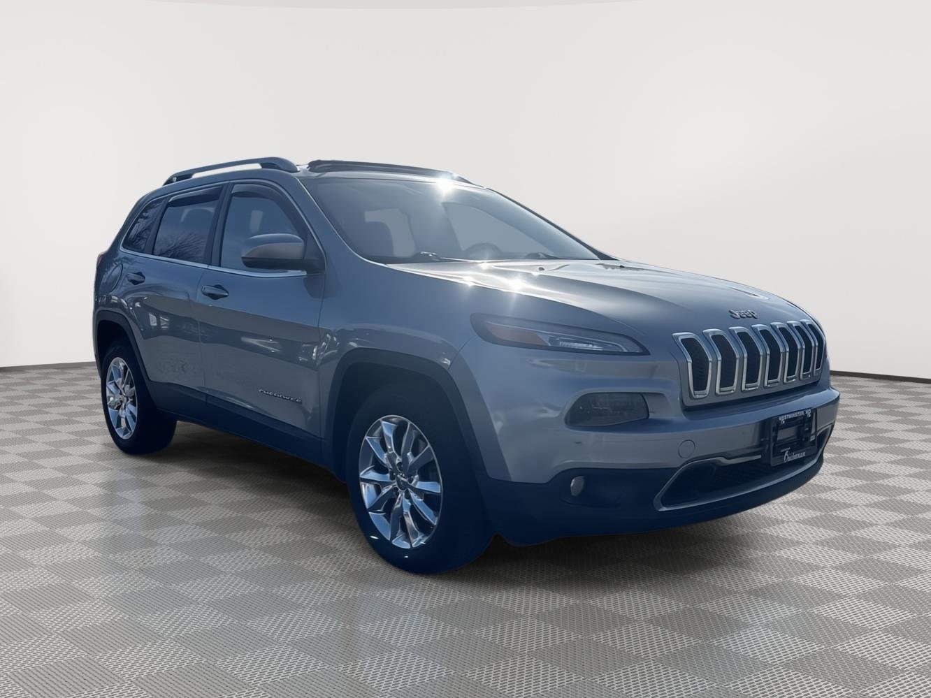 Used 2015 Jeep Cherokee Limited w/ Luxury Group image 3