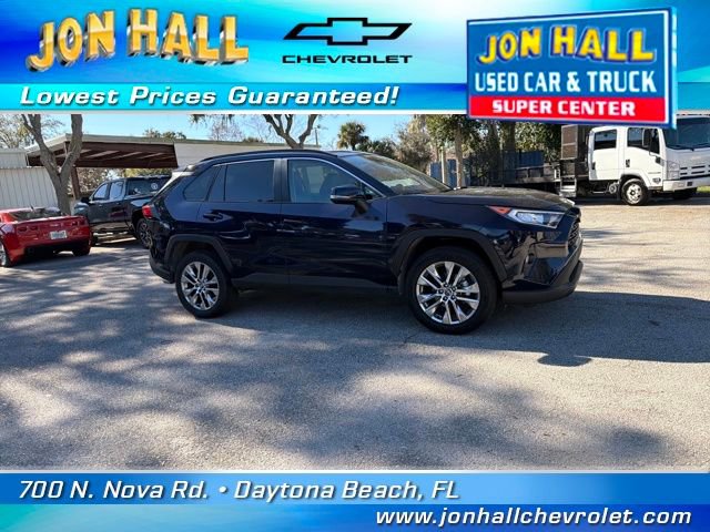 Used 2021 Toyota RAV4 XLE Premium image 14