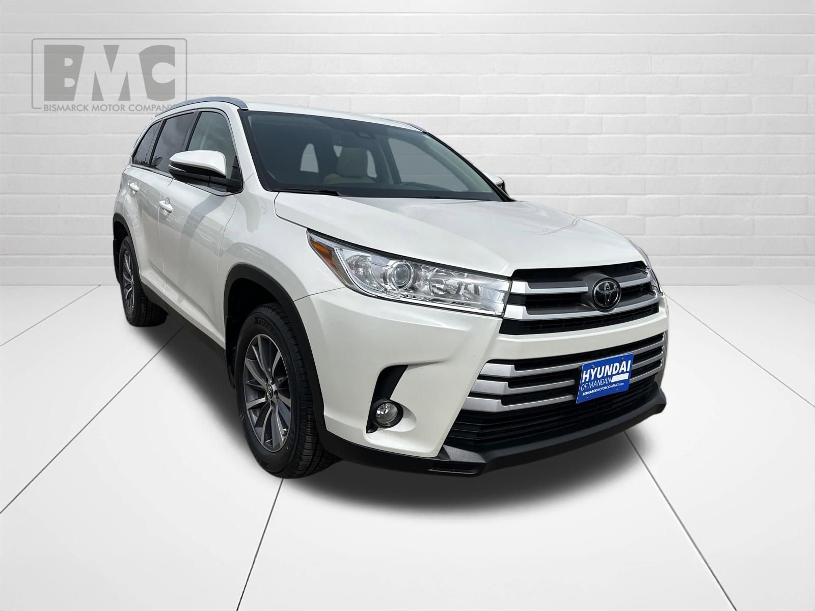 Used 2019 Toyota Highlander XLE AWD/4WD image 2