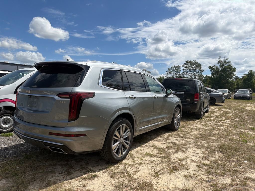 Used 2025 Cadillac XT6 Premium Luxury FWD image 5