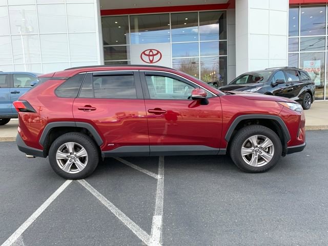 Used 2022 Toyota RAV4 XLE w/ Convenience Package image 2