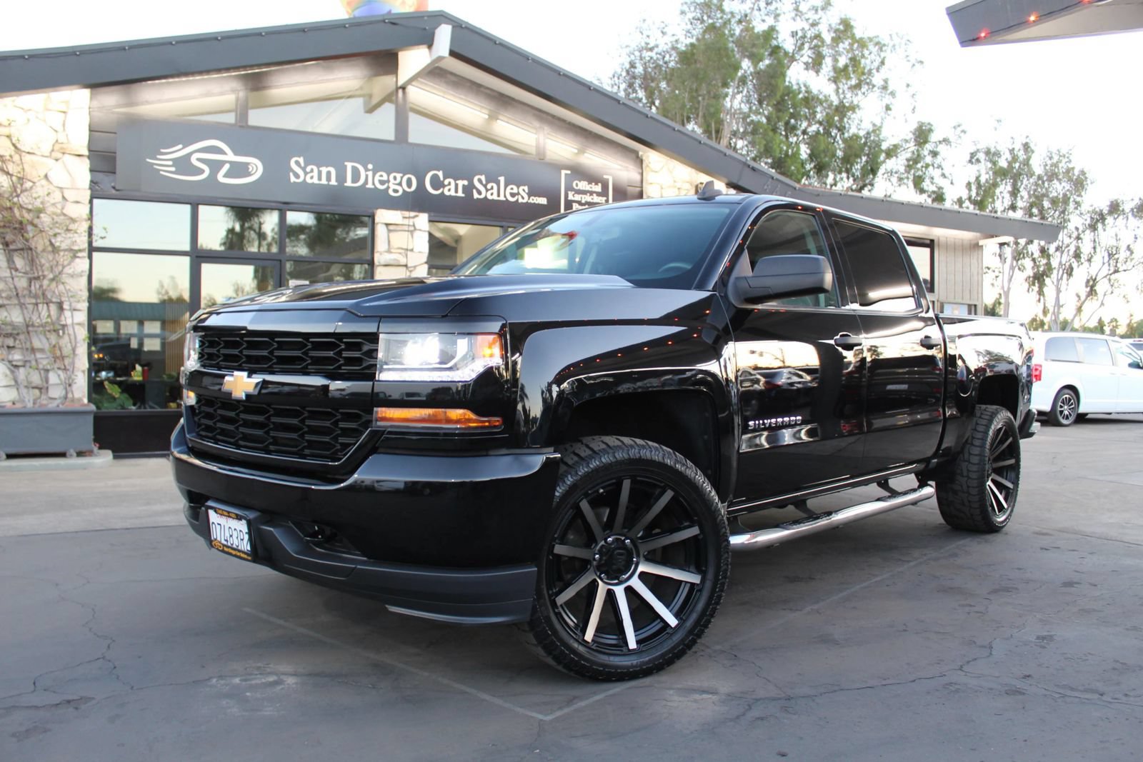 Used 2018 Chevrolet Silverado 1500 Custom w/ Custom Value Package RWD image 1