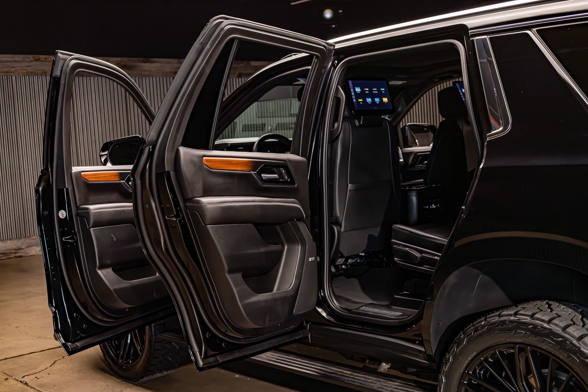 Used 2025 GMC Yukon Denali w/ Denali Reserve Package image 30