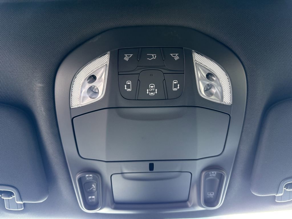New 2026 Chrysler Pacifica Select image 36