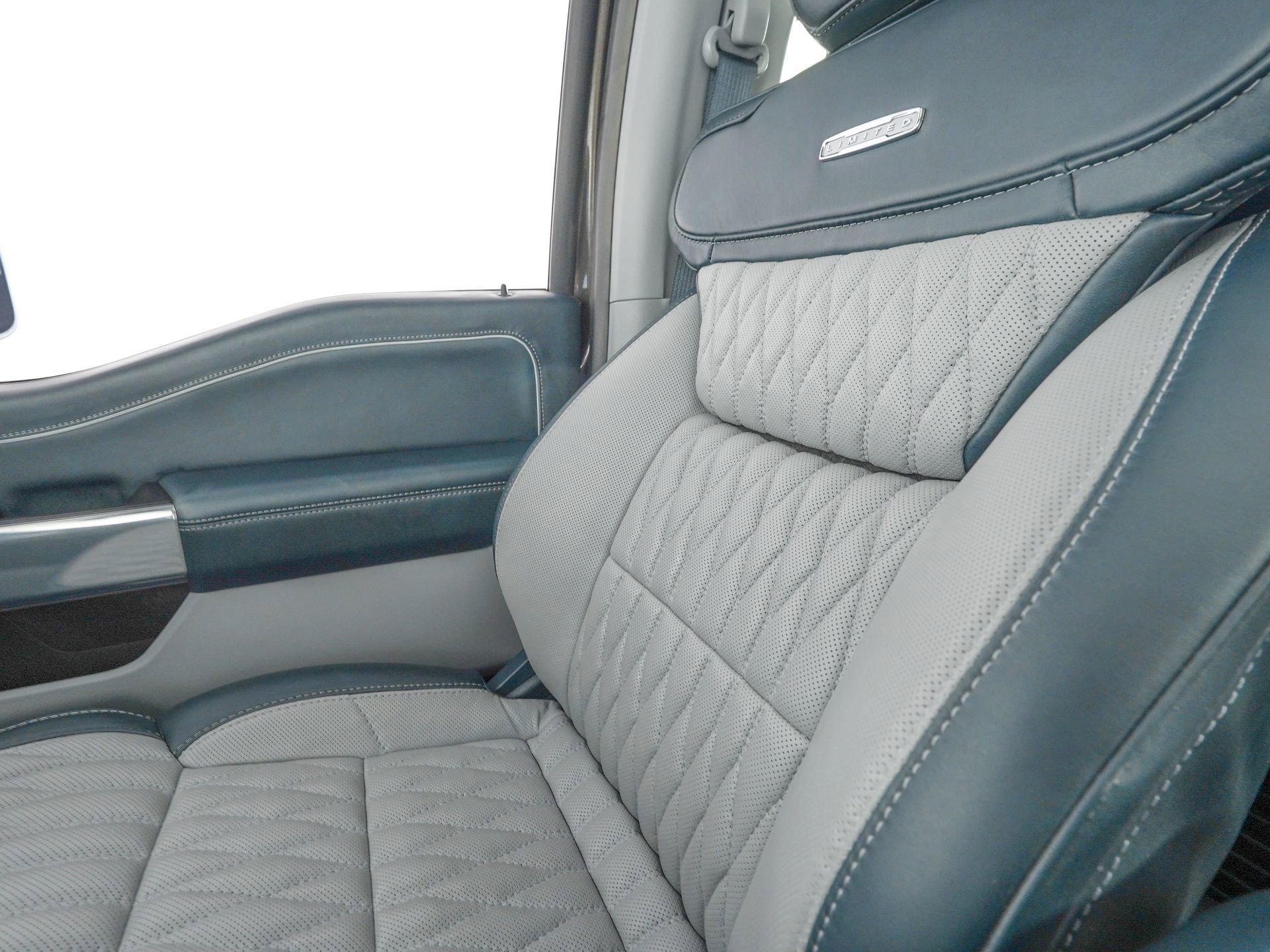 Used 2024 Ford F250 Limited w/ FX4 Off-Road Package AWD/4WD image 27