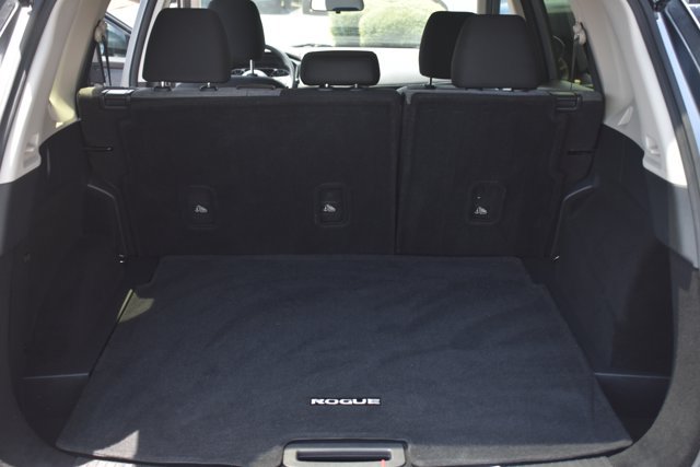 Used 2023 Nissan Rogue SV FWD image 17