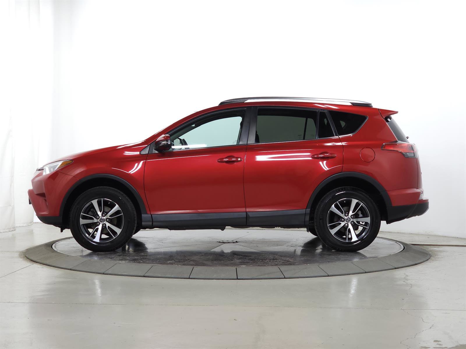 Used 2017 Toyota RAV4 XLE w/ Carpet Mat Package image 4