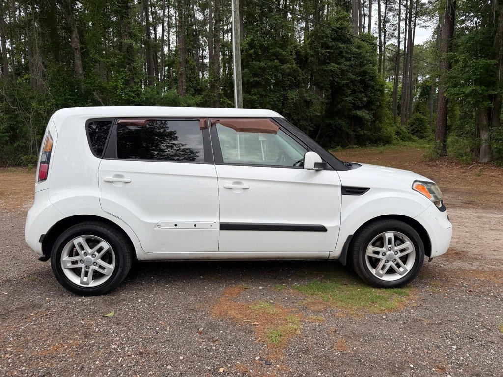 Used 2011 Kia Soul + FWD image 8
