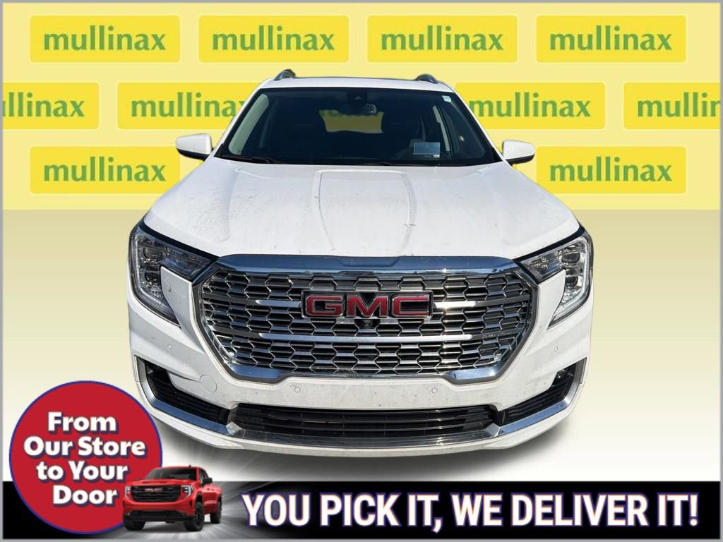 Used 2024 GMC Terrain Denali w/ Denali Premium Package AWD/4WD image 2