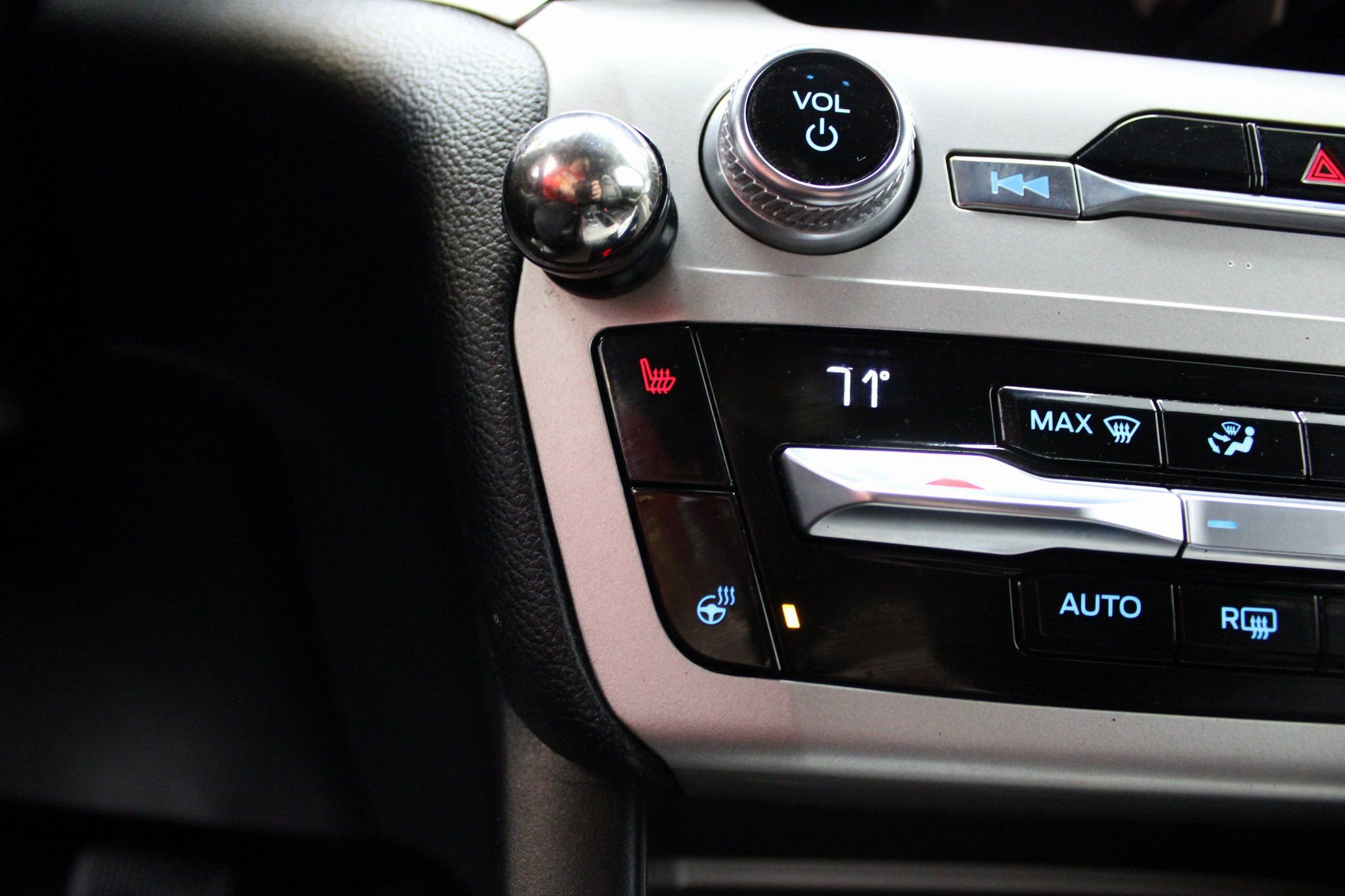 Used 2021 Ford Explorer XLT w/ Equipment Group 202A image 41