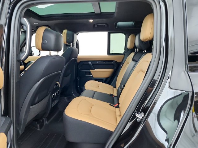 New 2026 Land Rover Defender 110 V8 AWD/4WD image 28