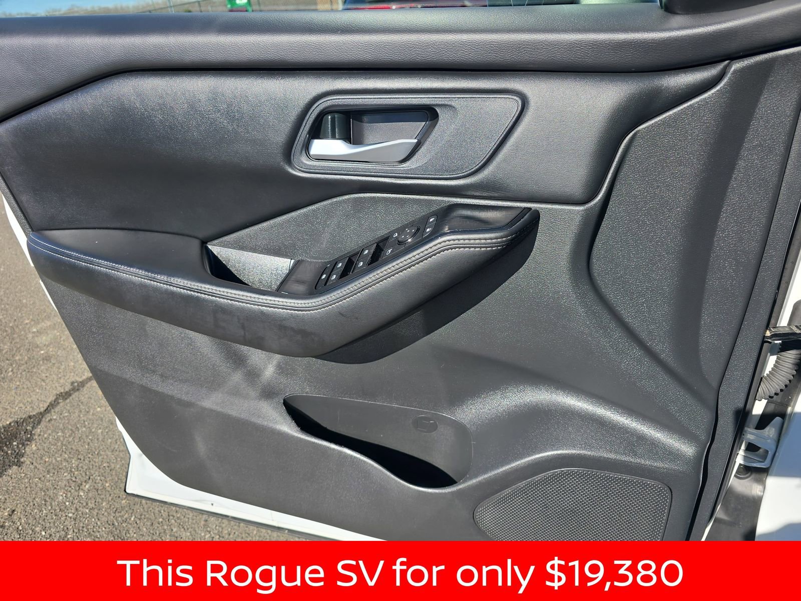 Used 2024 Nissan Rogue SV image 33
