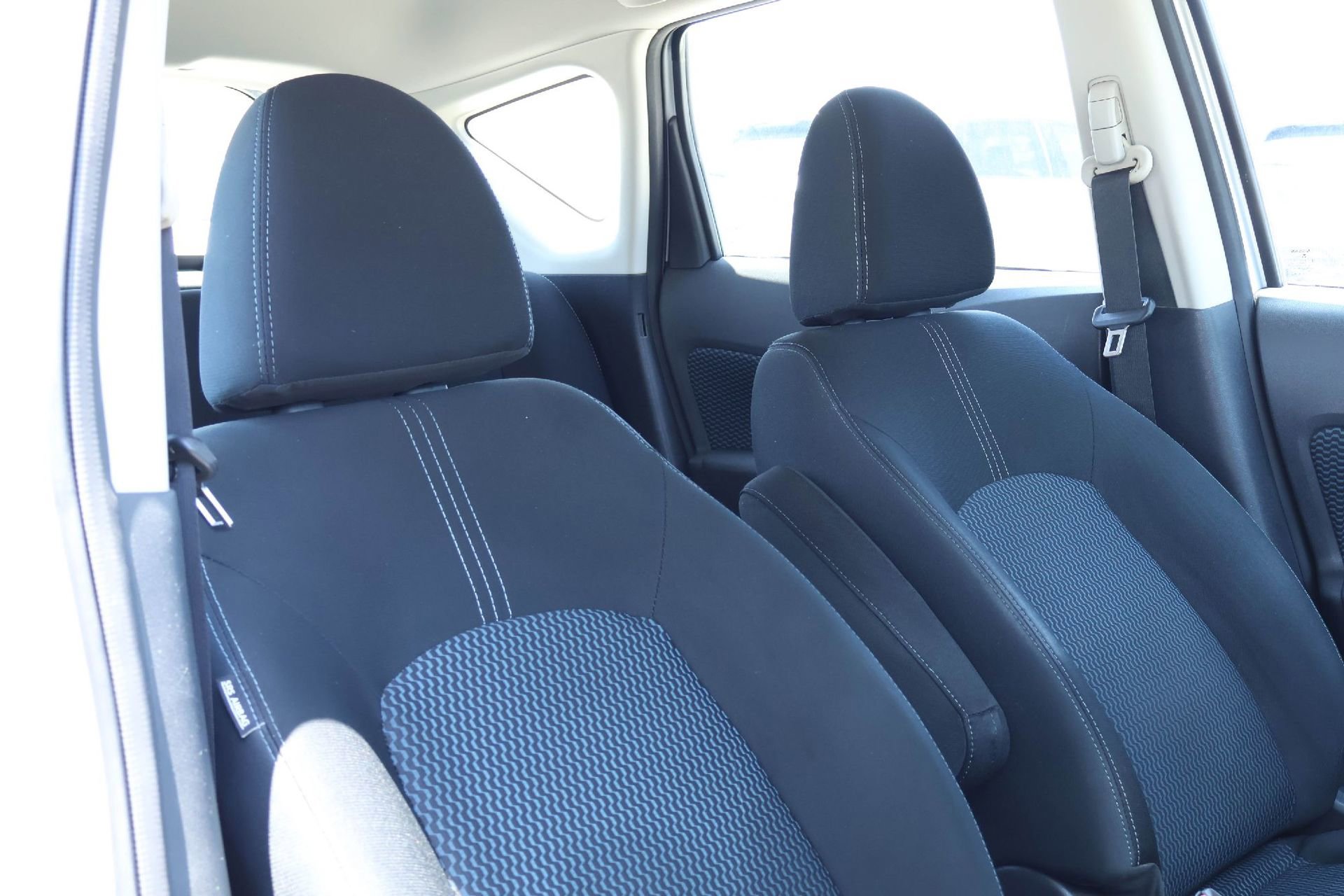 Used 2016 Nissan Versa Note SV FWD image 14