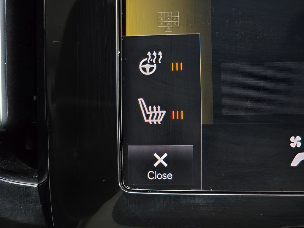 Used 2020 Volvo XC40 T5 Momentum image 33