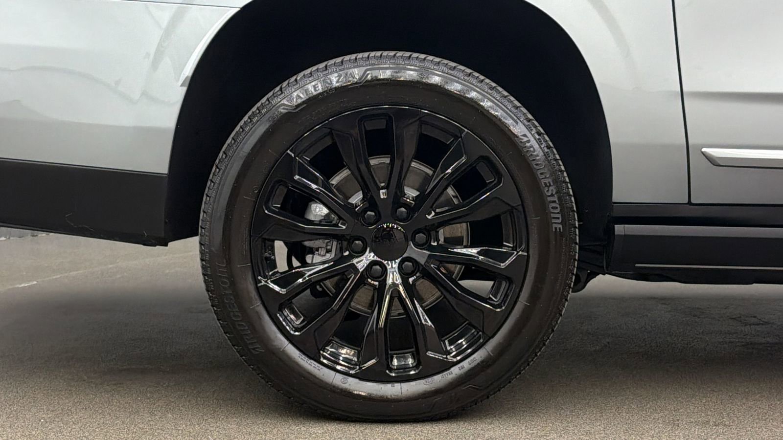 Used 2025 GMC Yukon XL Denali w/ Sun & Power Step Package image 11