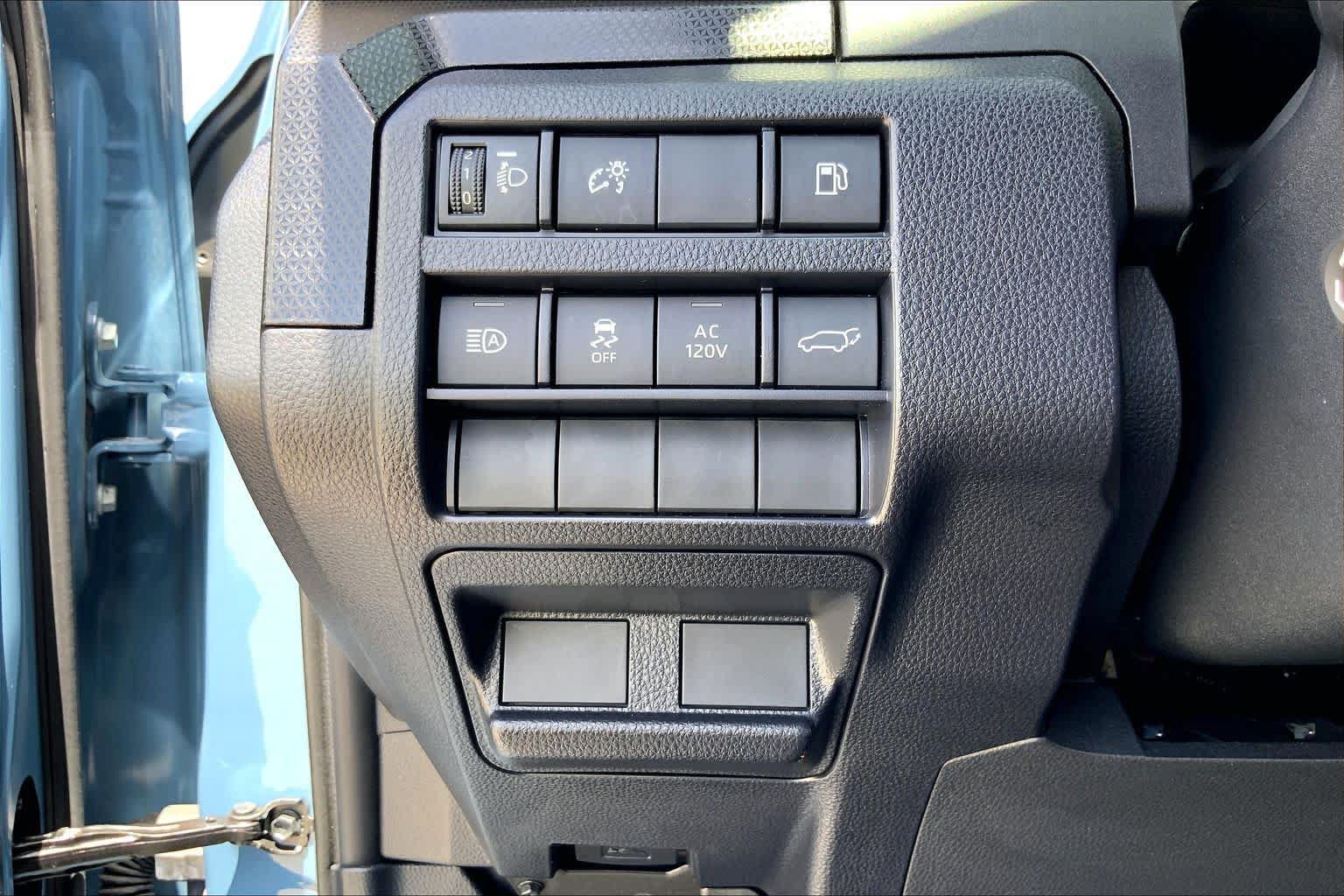 Used 2025 Toyota 4Runner Limited AWD/4WD image 33