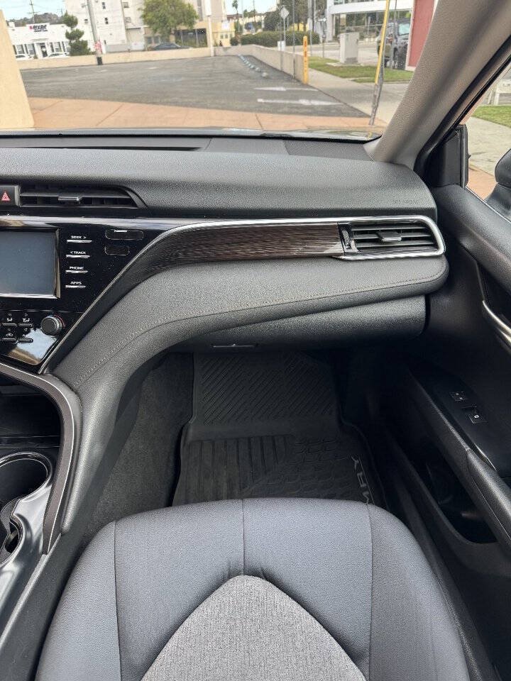 Used 2018 Toyota Camry LE FWD image 20