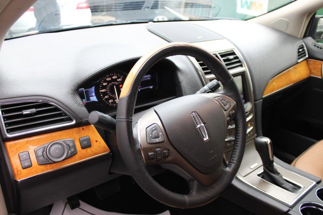 Used 2013 Lincoln MKX AWD image 22