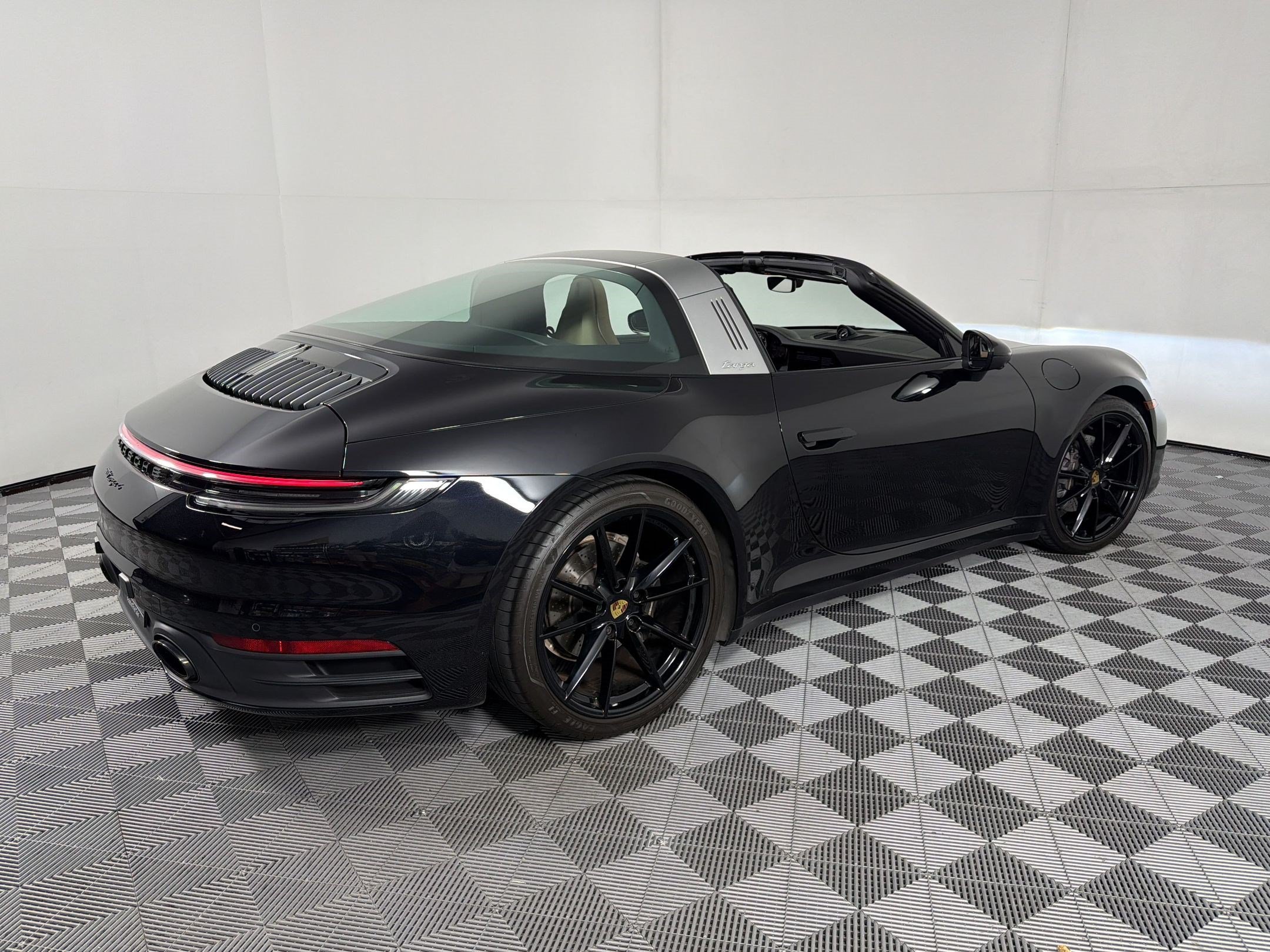 Certified 2024 Porsche 911 Targa 4 w/ Sport Package AWD/4WD image 9