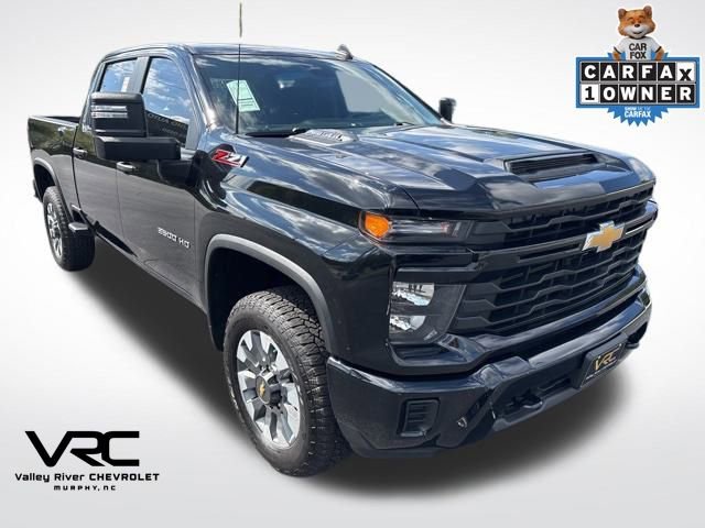 Used 2024 Chevrolet Silverado 2500 Custom image 1
