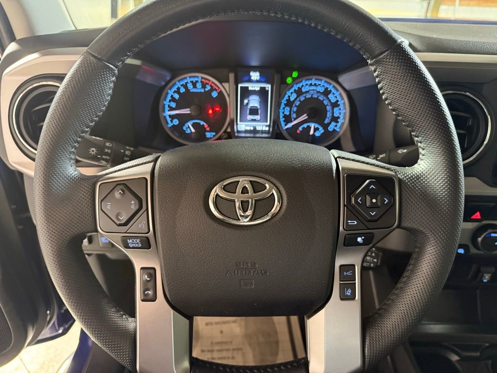Used 2022 Toyota Tacoma SR5 AWD/4WD image 17