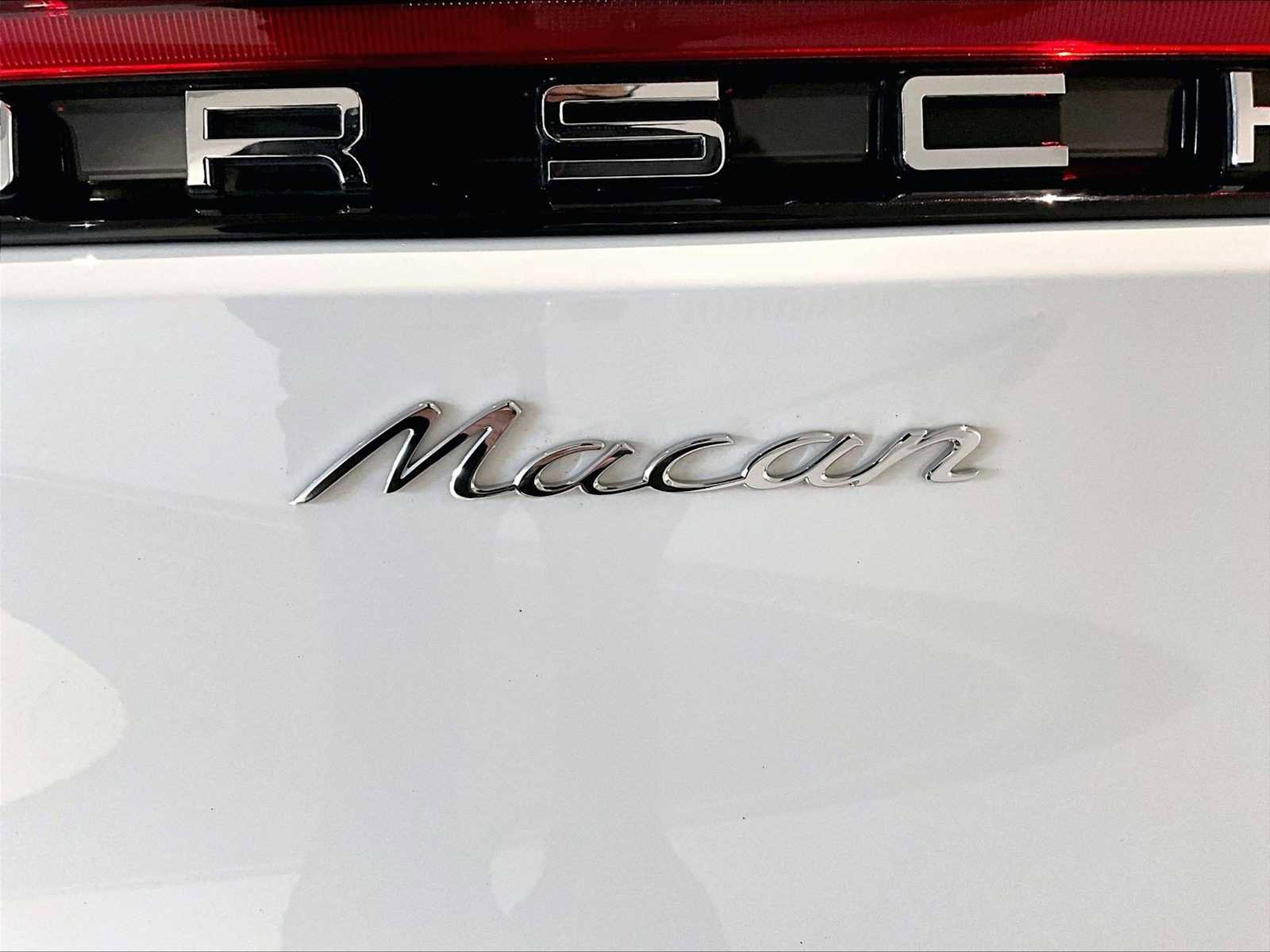 Used 2025 Porsche Macan image 36