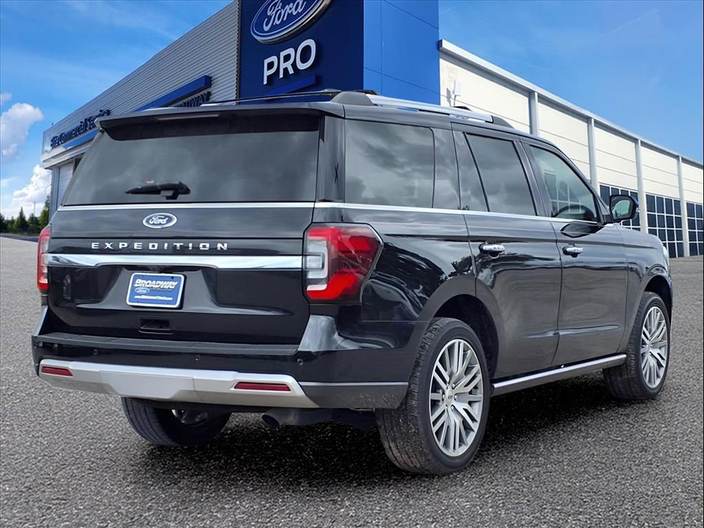 Used 2024 Ford Expedition Limited image 2