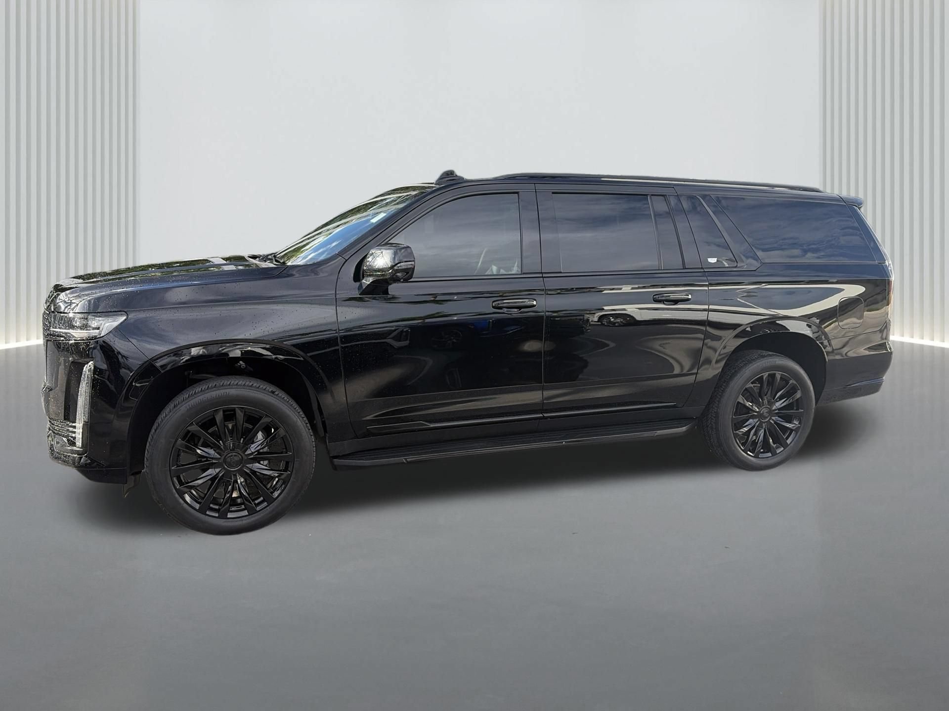 Certified 2022 Cadillac Escalade ESV Luxury RWD image 3