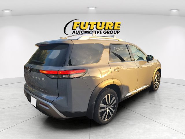 Used 2024 Nissan Pathfinder Platinum w/ Cargo Package FWD image 3