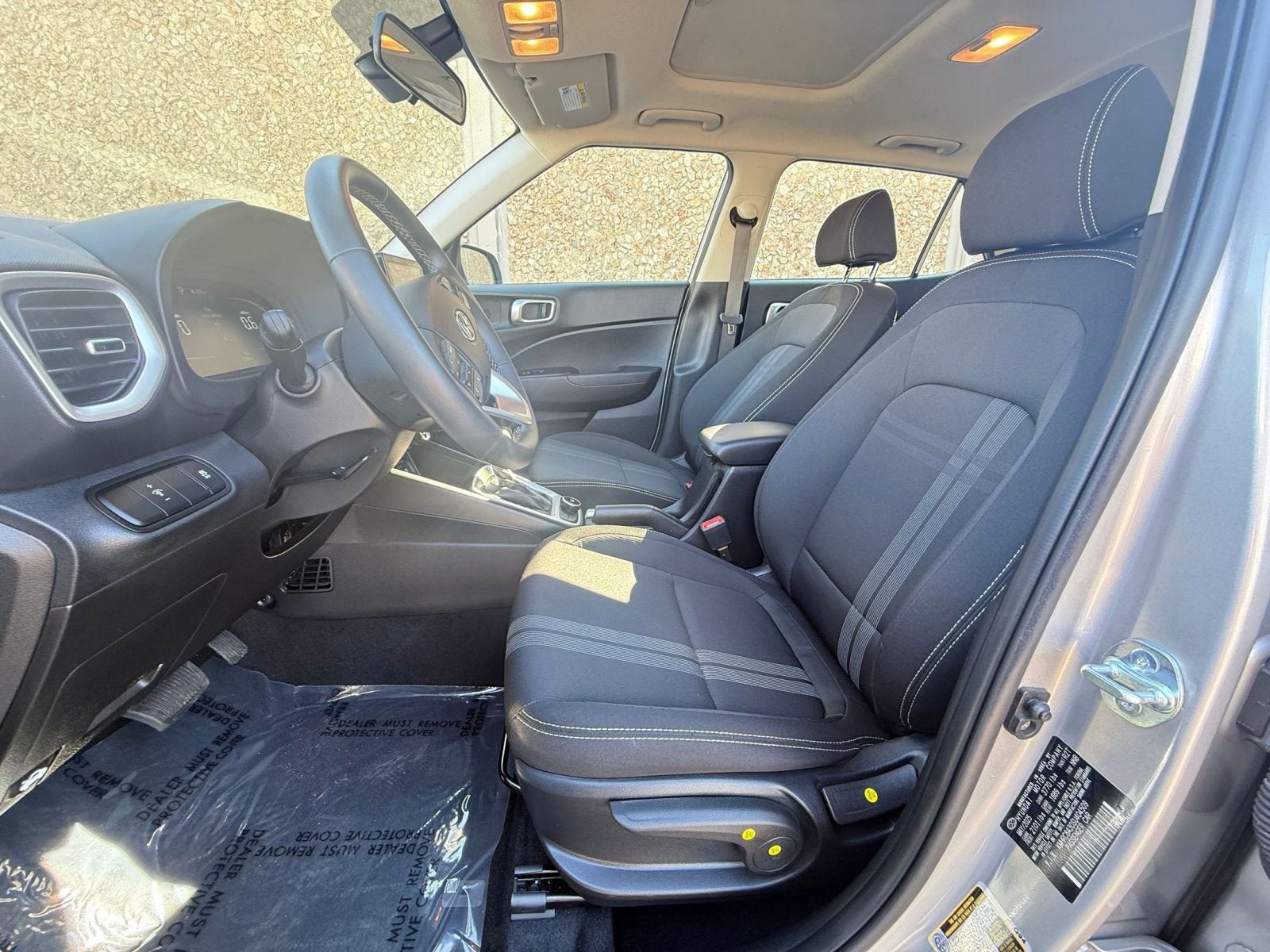 Used 2025 Hyundai Venue SEL image 28