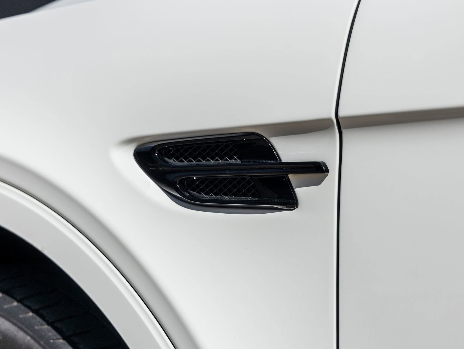 Used 2020 Bentley Bentayga AWD/4WD image 14