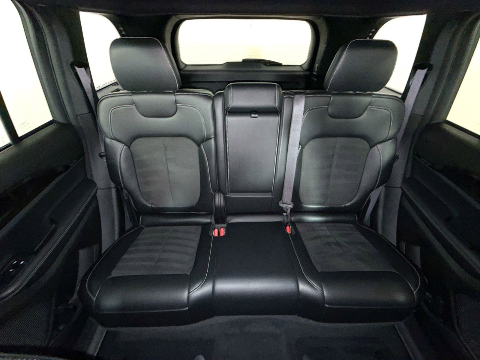 Used 2023 Jeep Grand Cherokee Altitude AWD/4WD image 24