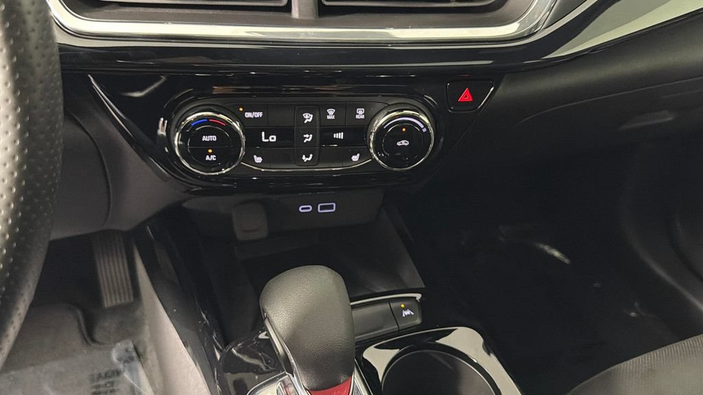Certified 2024 Chevrolet Trax RS w/ Sunroof Package FWD image 22