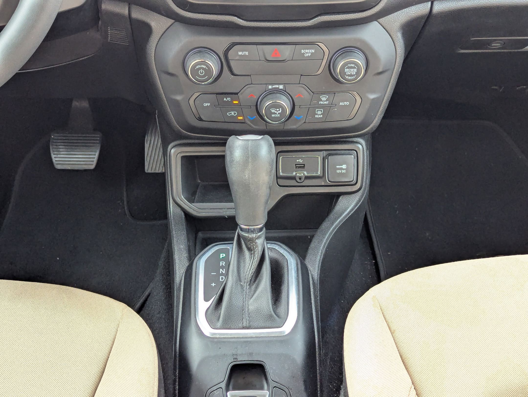 Used 2018 Jeep Renegade Latitude w/ Safety & Security Group image 14