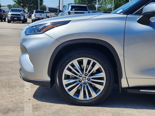 Certified 2025 Toyota Highlander Platinum AWD/4WD image 8