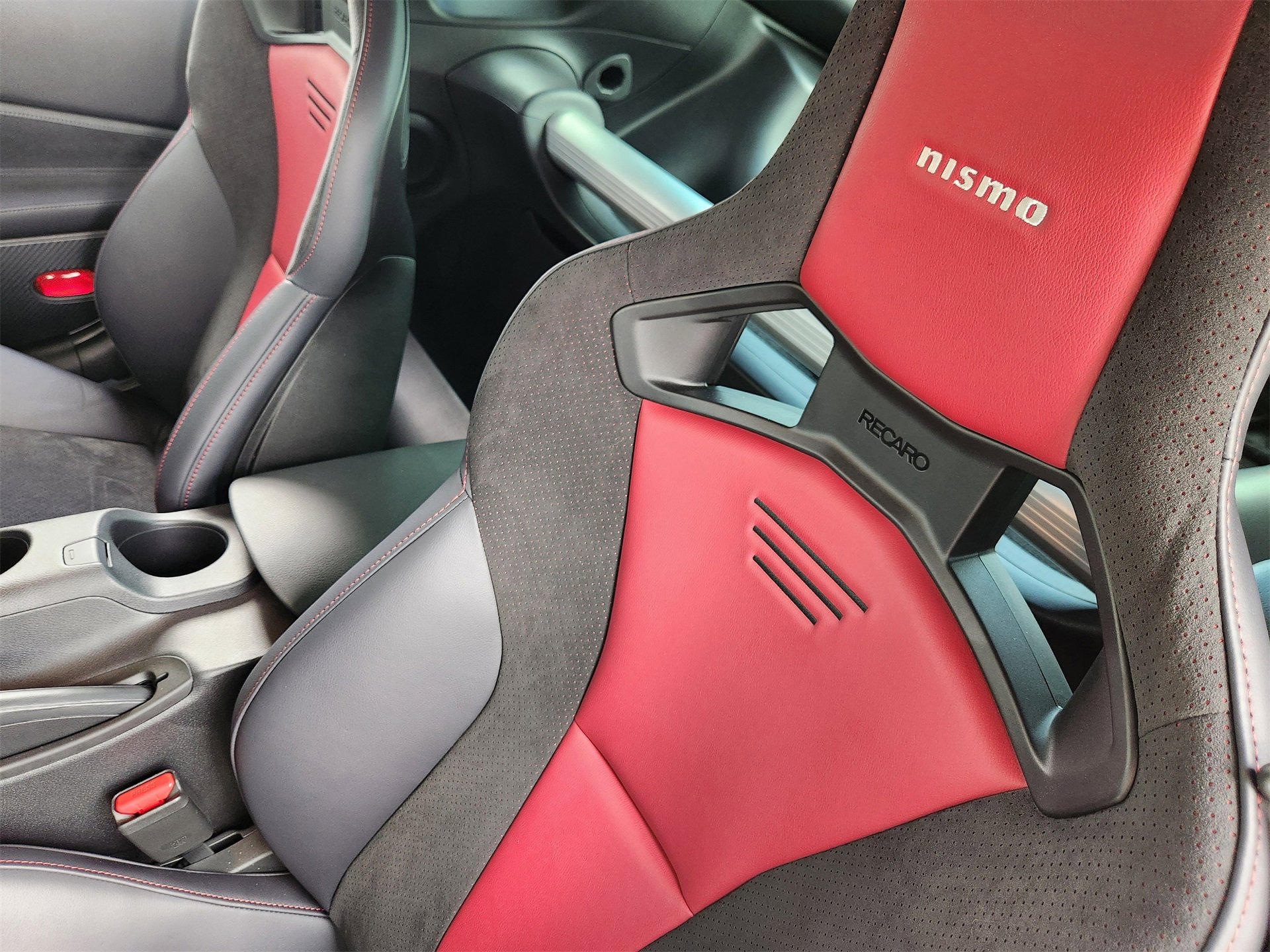 Used 2025 Nissan Z NISMO w/ Floor Mat Package image 16