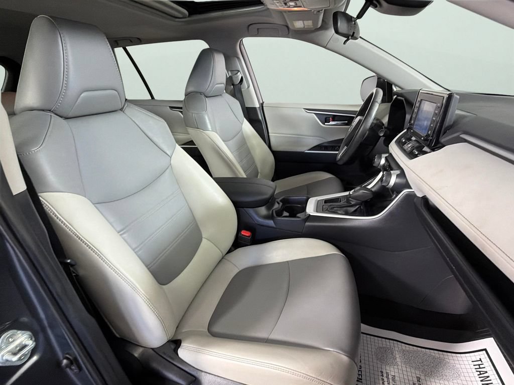 Used 2020 Toyota RAV4 XLE Premium FWD image 34