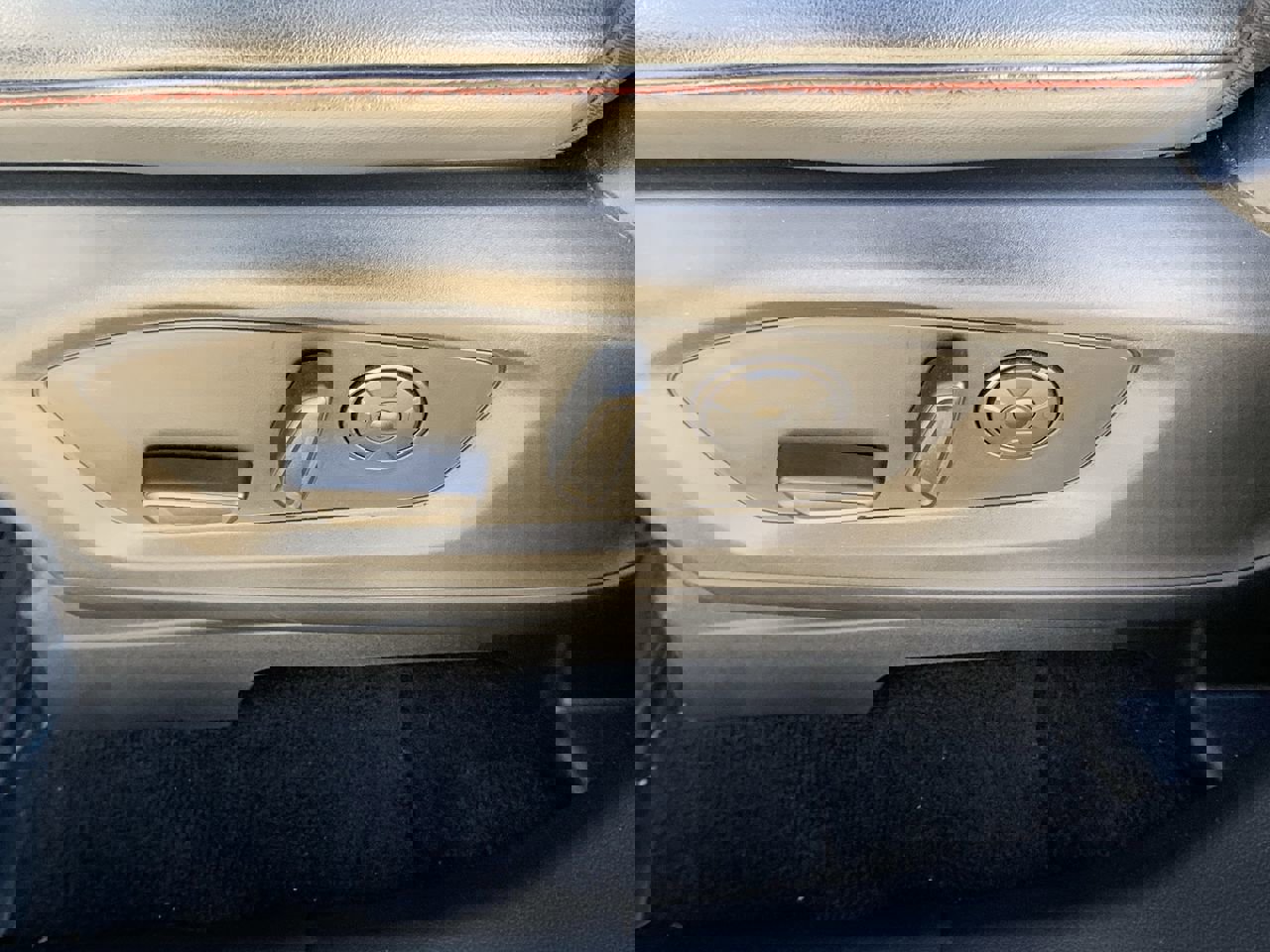 Used 2025 Ford Explorer ST-Line w/ Premium Package image 21