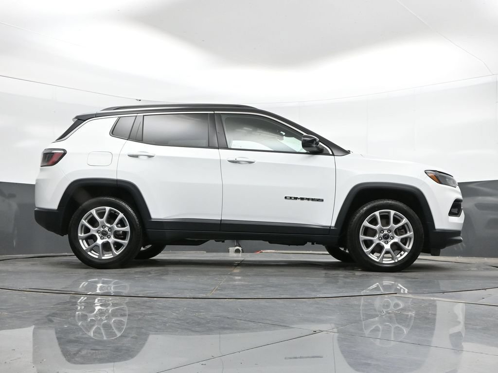 Used 2025 Jeep Compass Limited AWD/4WD image 41
