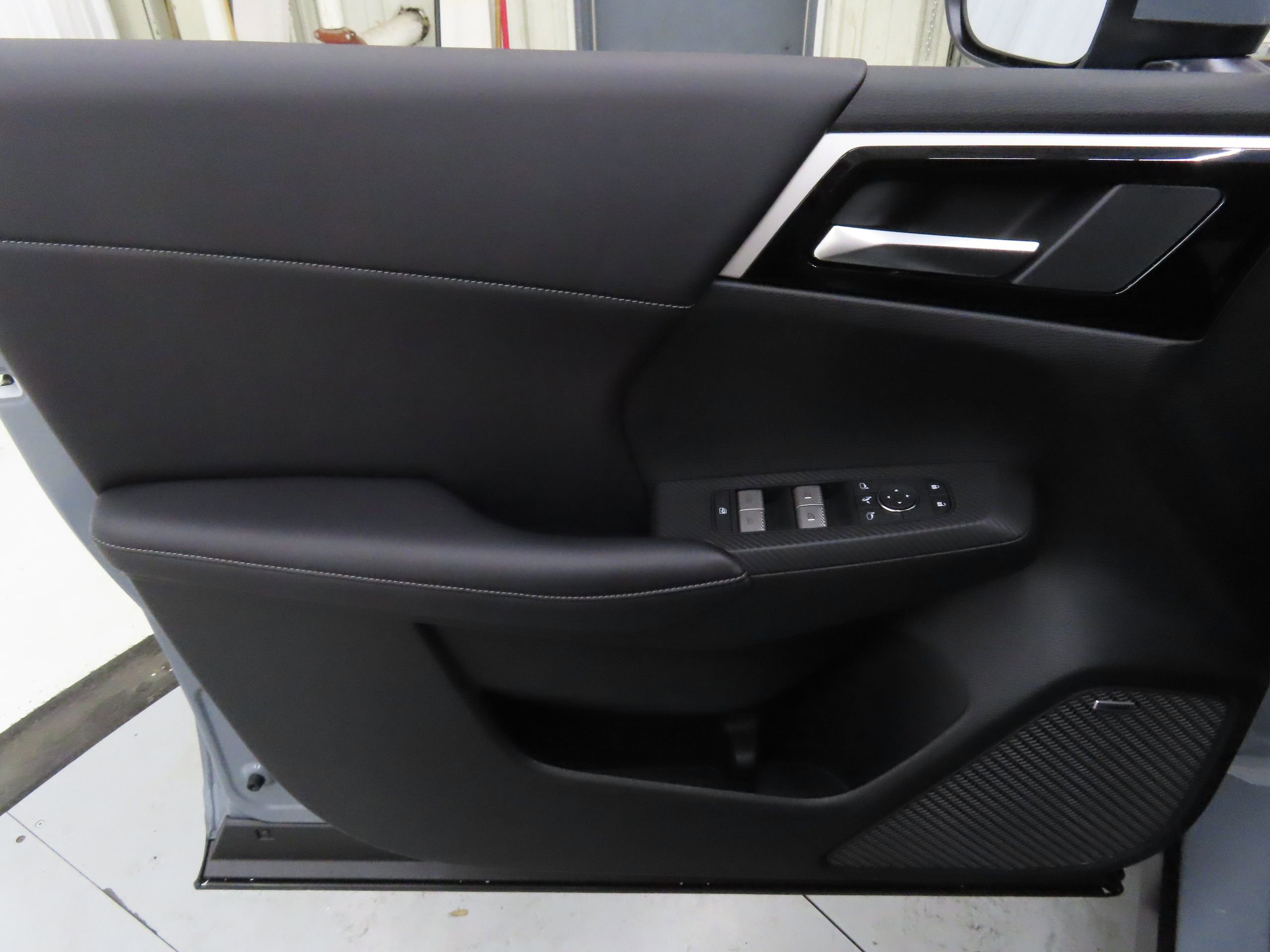 New 2025 Mitsubishi Outlander SE image 9