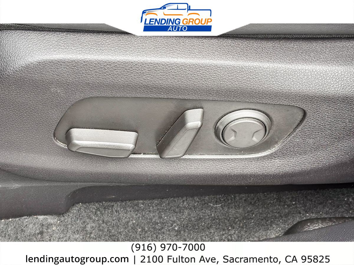 Used 2022 Kia Carnival LX FWD image 21