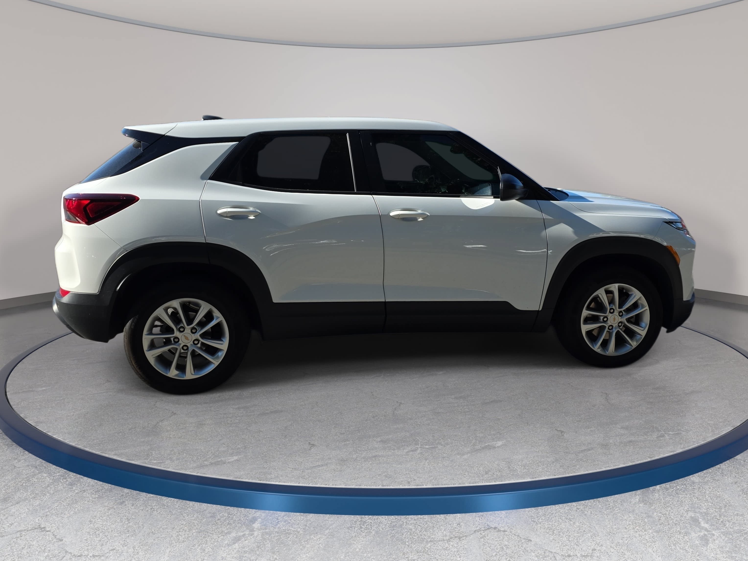 Used 2024 Chevrolet TrailBlazer LS w/ LS Convenience Package FWD image 3